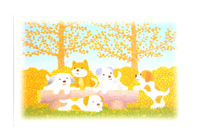 Kort med maleri av fem valper som leker på en benk med noen trær bak. Leken stil, lyse farger. Bilde.