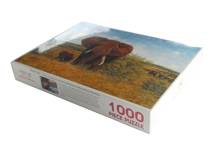 Puslespill med motiv av en elefant med brukket støttann på savannen sammen med ungen sin. Bilde.