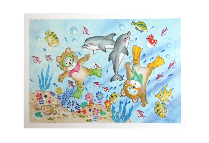 Kort med fargerikt motiv av to bamser som dykker sammen med fisker og delfiner. Bilde.