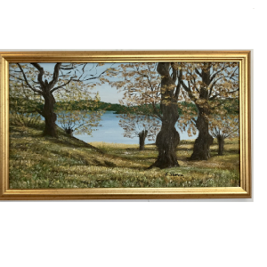 Originalmaleri av munnmaler Sigrid Slora. Naturmotiv med trær og vann. Bilde.
