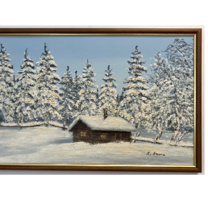 Originalmaleri av munnmaler Sigrid Slora. Vintermotiv av laftehytte i skogen med snødekte trær. Bilde.
