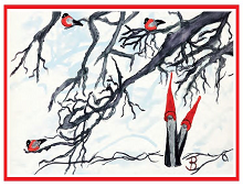 Dobbeltkort med nisser eller småfolk med røde luer, dompap og svarte grener i snøen. Bilde